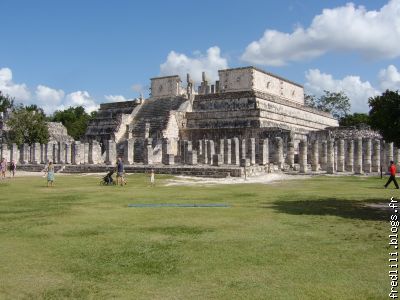 Le temple des guerriers et les colonnades